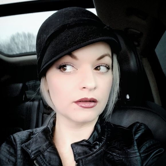 Meet your Posher, Cassie - Picture 1 of 1